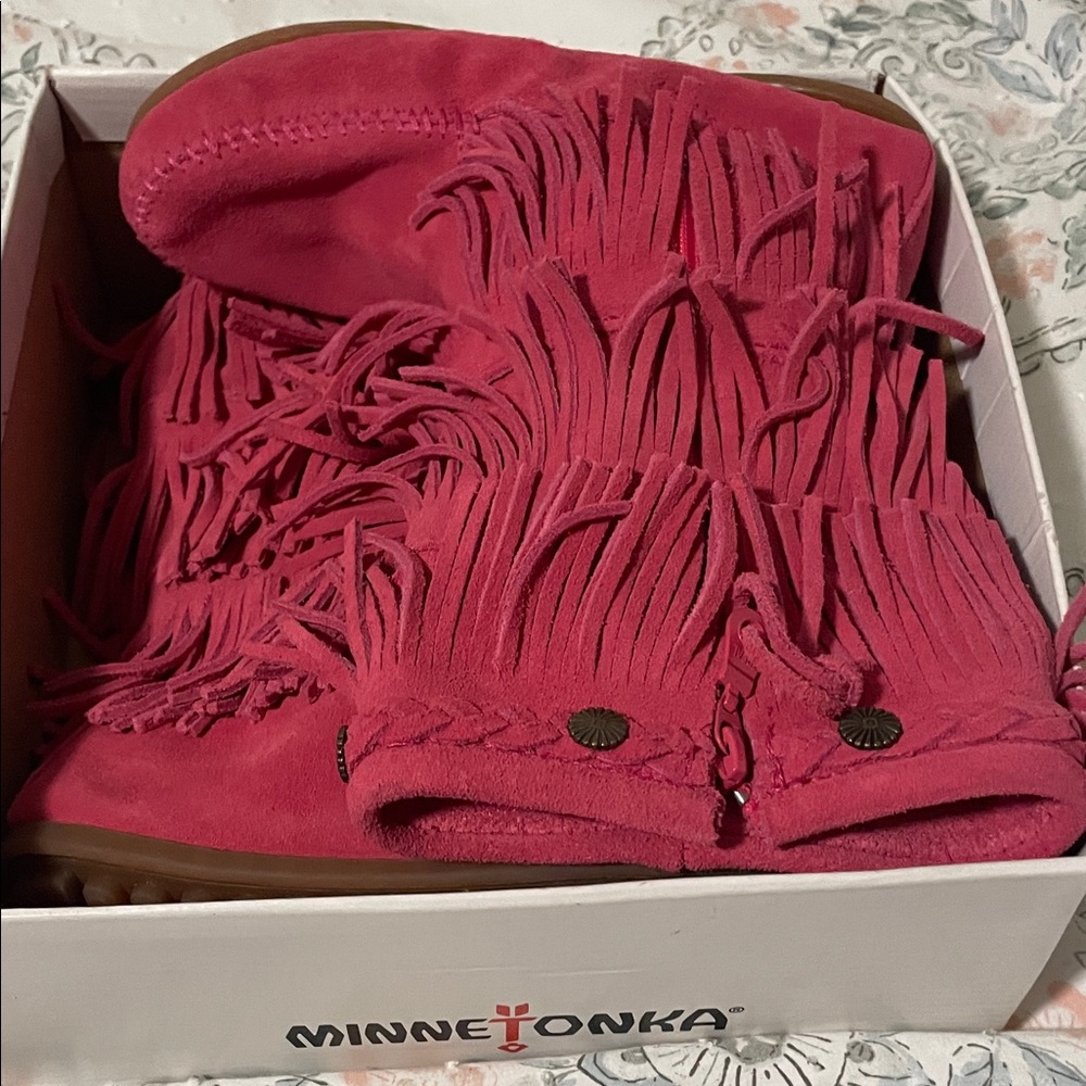 Minnetonka Fuchsia Fringe Boots